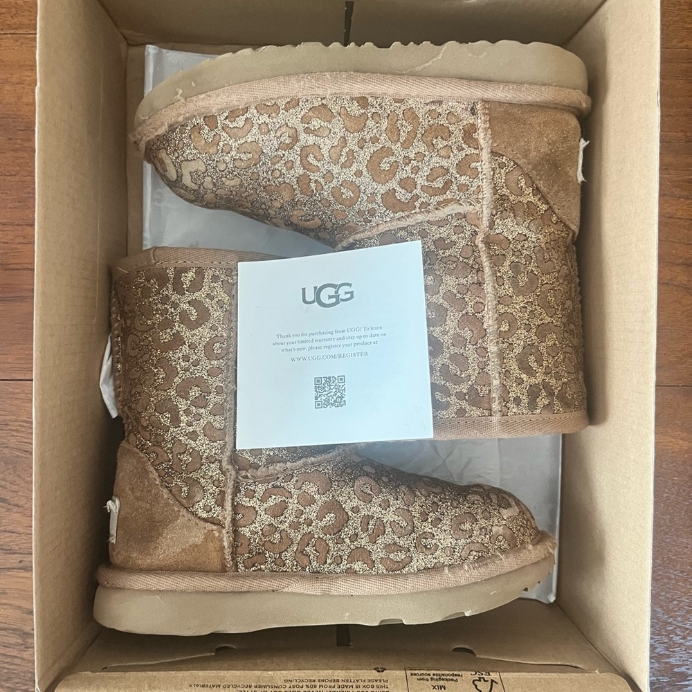 UGG Classic II Chestnut Glitter Leopard Boots w/ Box (10c)